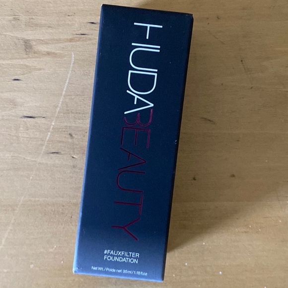 Cashew 140G HUDA BEAUTY FauxFilter Luminous Matte Foundation - Picture 1 of 5